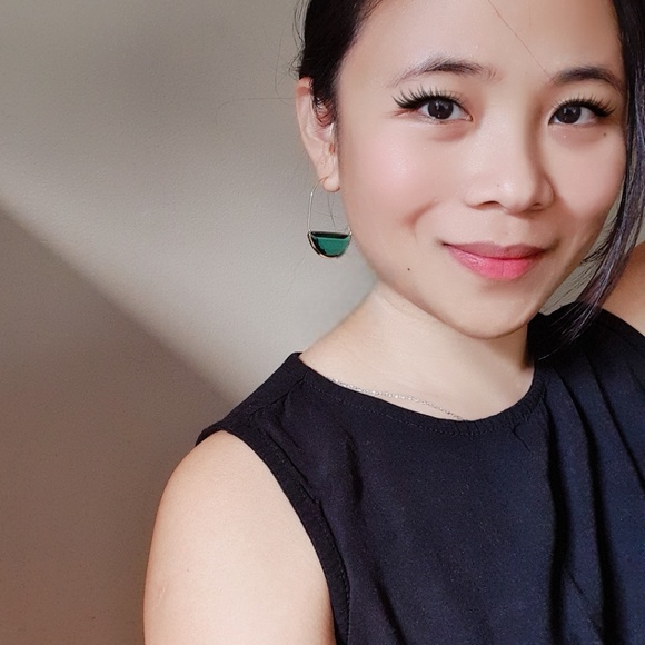 Green Sea glass on gold hoop earrings - Picture 3 of 3